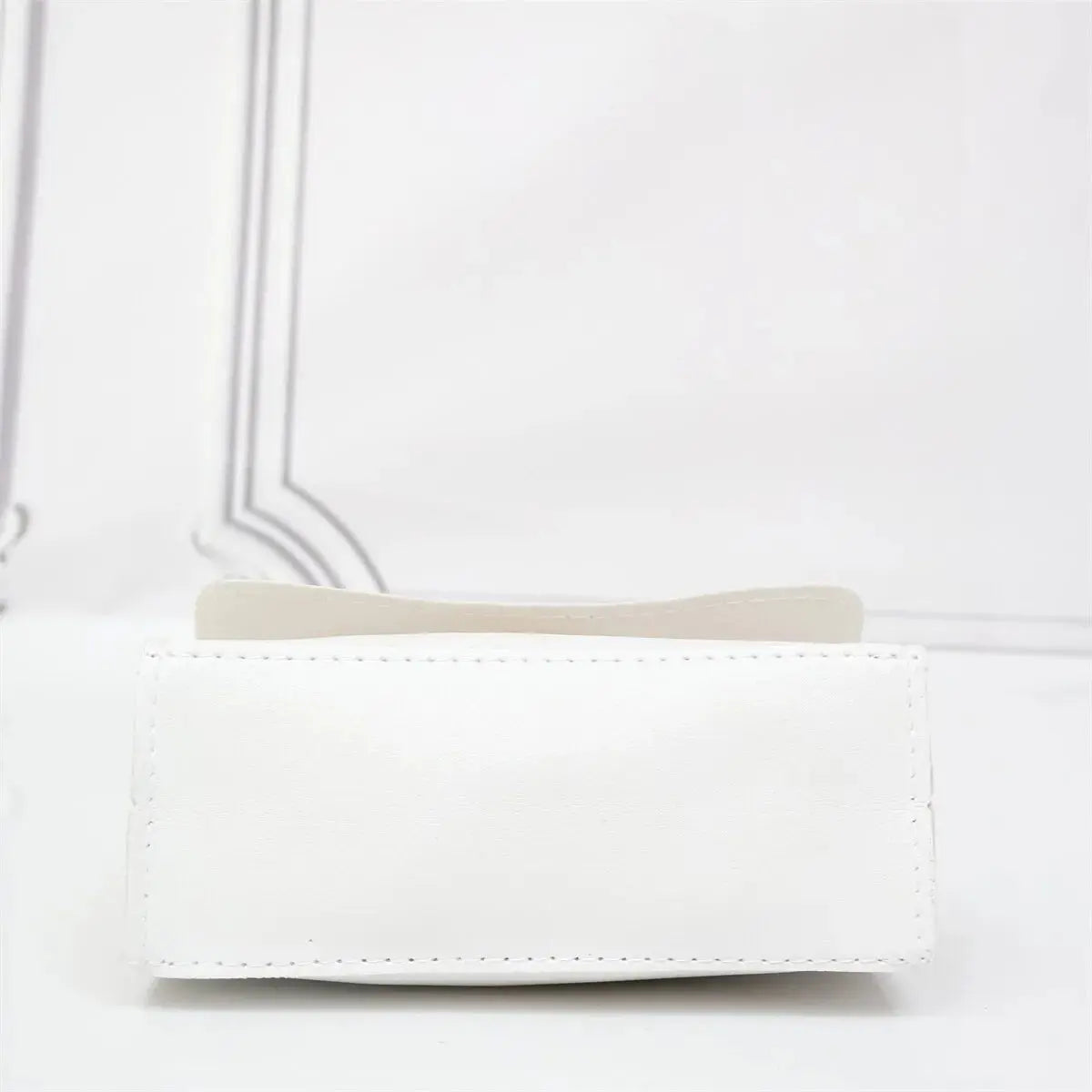 Damen Lederhandtasche mit Goldverschluss