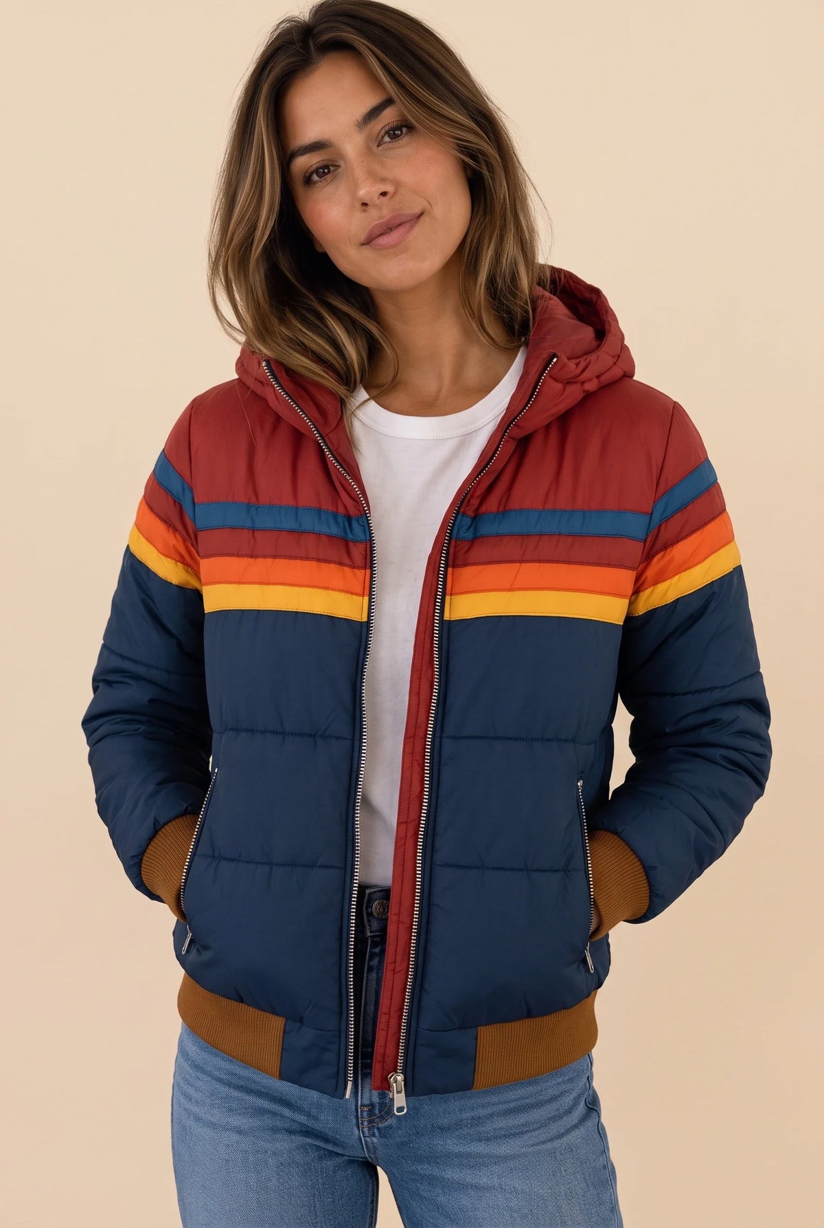 Damen kurze Steppjacke mit Kapuze und Streifenmuster