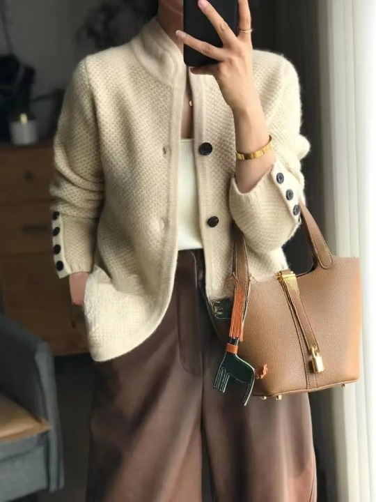 Damen Strickjacke mit Knopfleiste und fließendem Schnitt