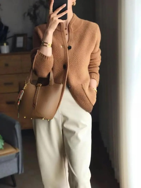 Damen Strickjacke mit Knopfleiste und fließendem Schnitt