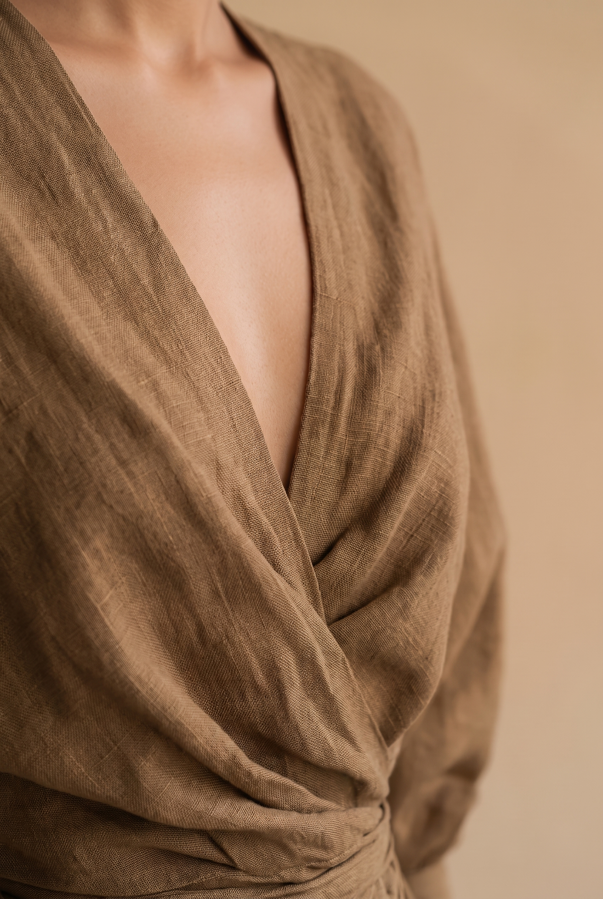 Damen Maxikleid aus Leinenmix mit V-Ausschnitt