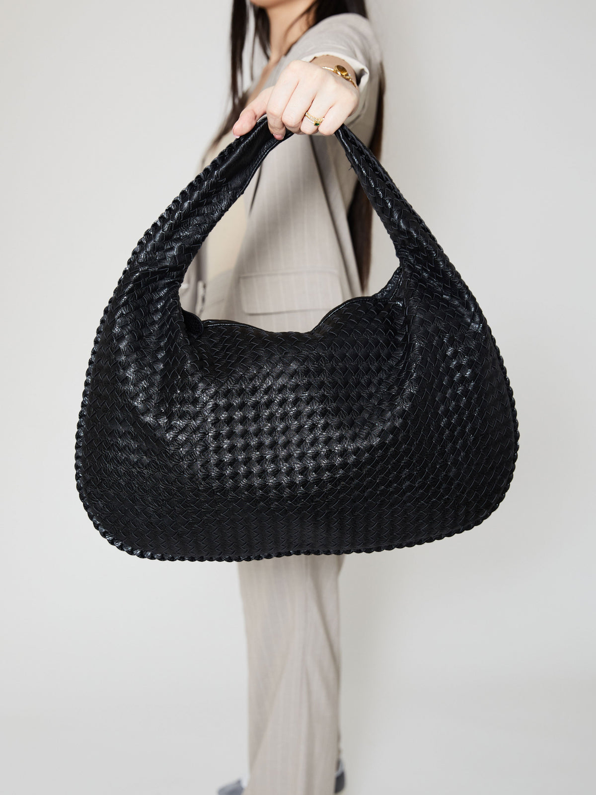 Damen Schultertasche mit Flecht-Design und Reißverschluss