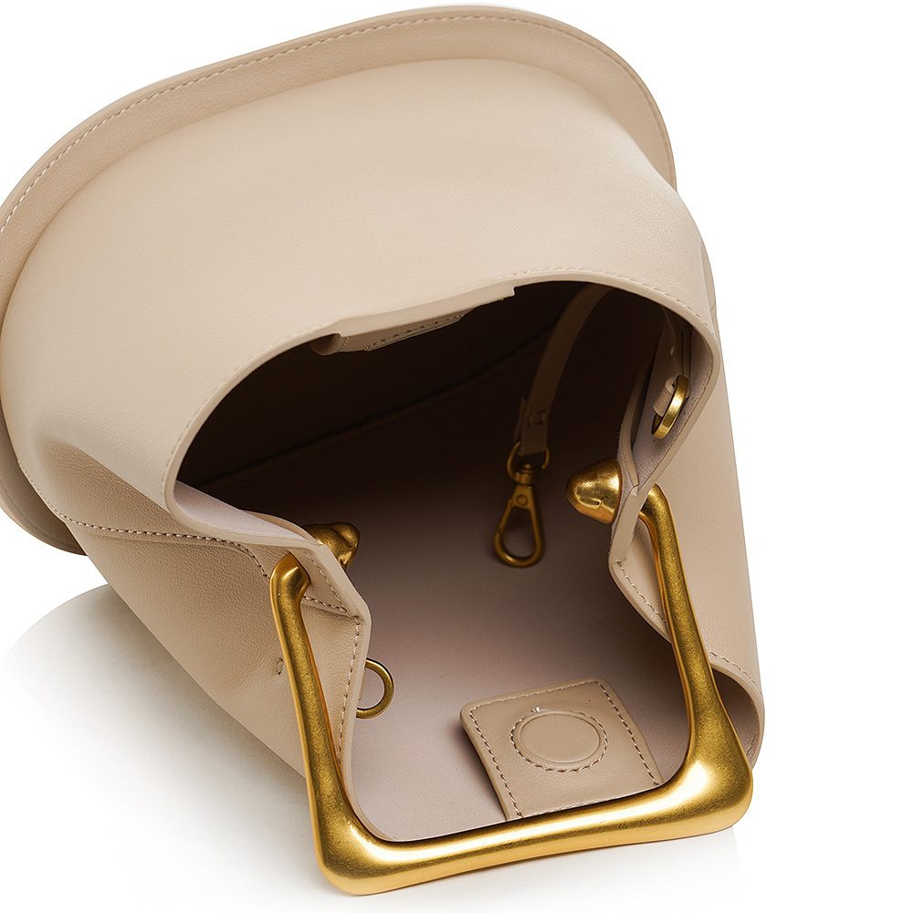 Damen Lederhandtasche mit Magnetverschluss beige