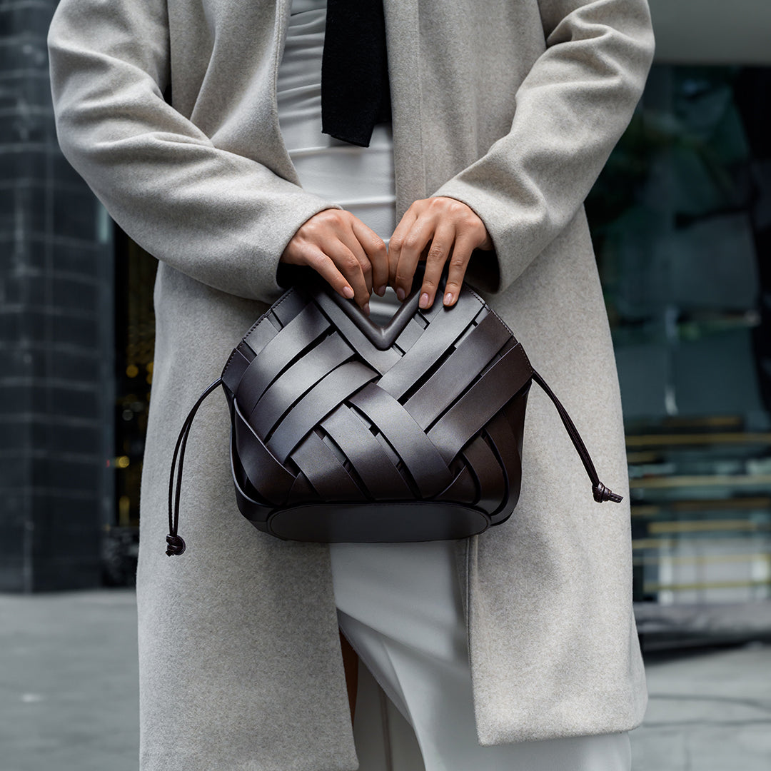 Damen Handtasche mit Flecht-Design und Dreieckshenkel
