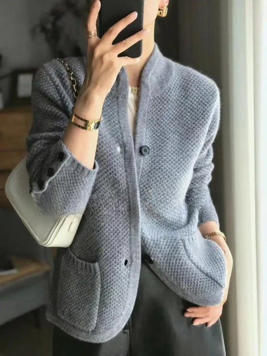 Damen Strickjacke mit Knopfleiste und fließendem Schnitt
