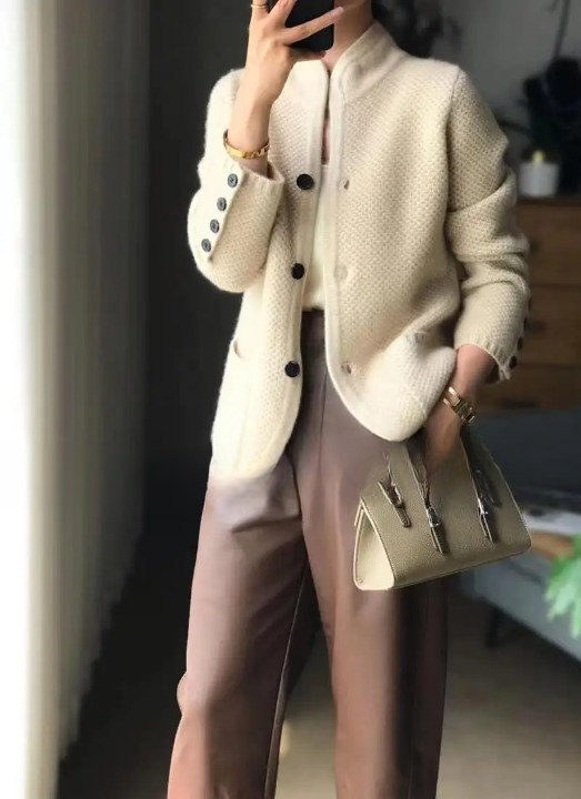 Damen Strickjacke mit Knopfleiste und fließendem Schnitt