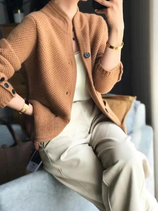 Damen Strickjacke mit Knopfleiste und fließendem Schnitt