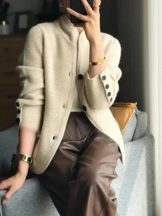 Damen Strickjacke mit Knopfleiste und fließendem Schnitt