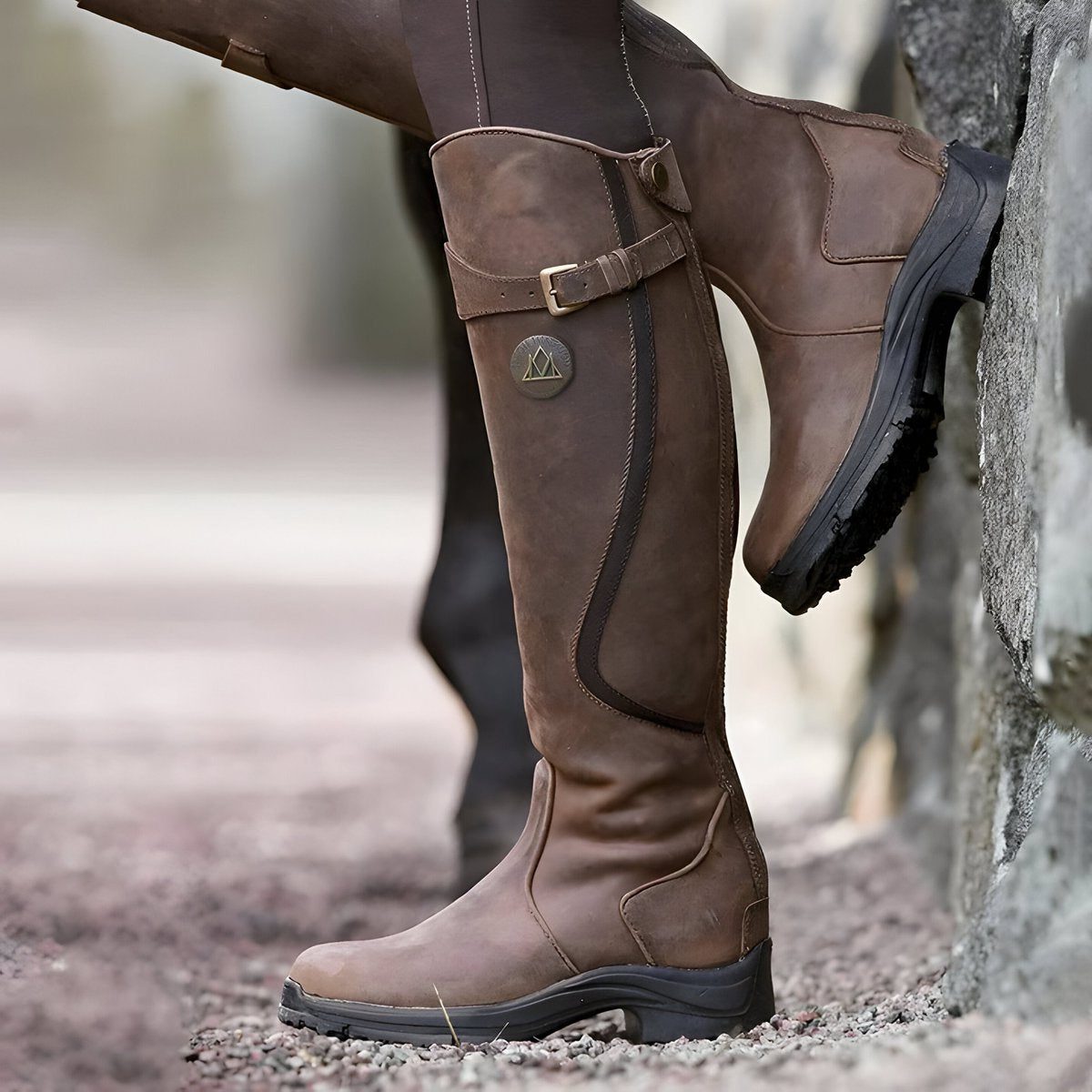 Damen kniehohe Reitstiefel mit Schnallenriemen