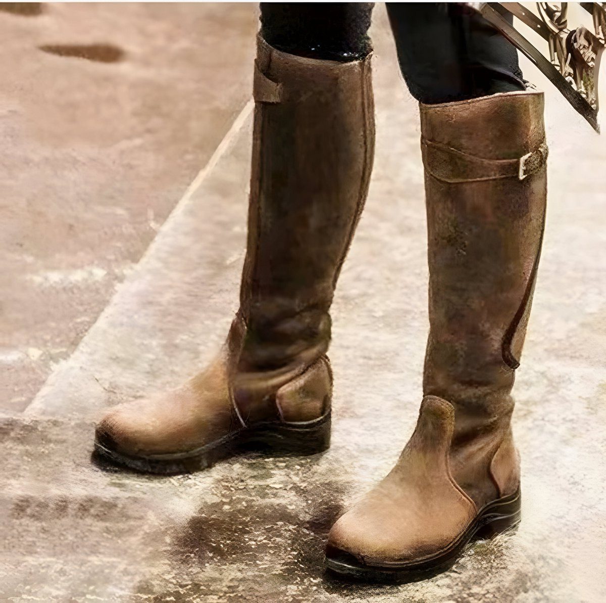 Damen kniehohe Reitstiefel mit Schnallenriemen