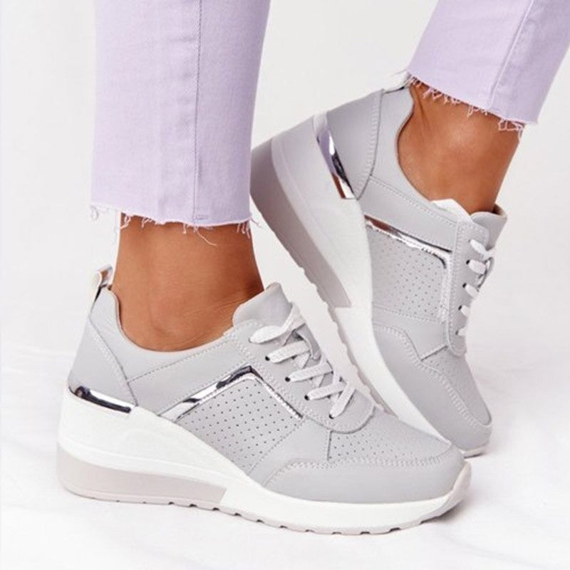Damen Sneaker mit fußgerechter Sohle und Schnürung