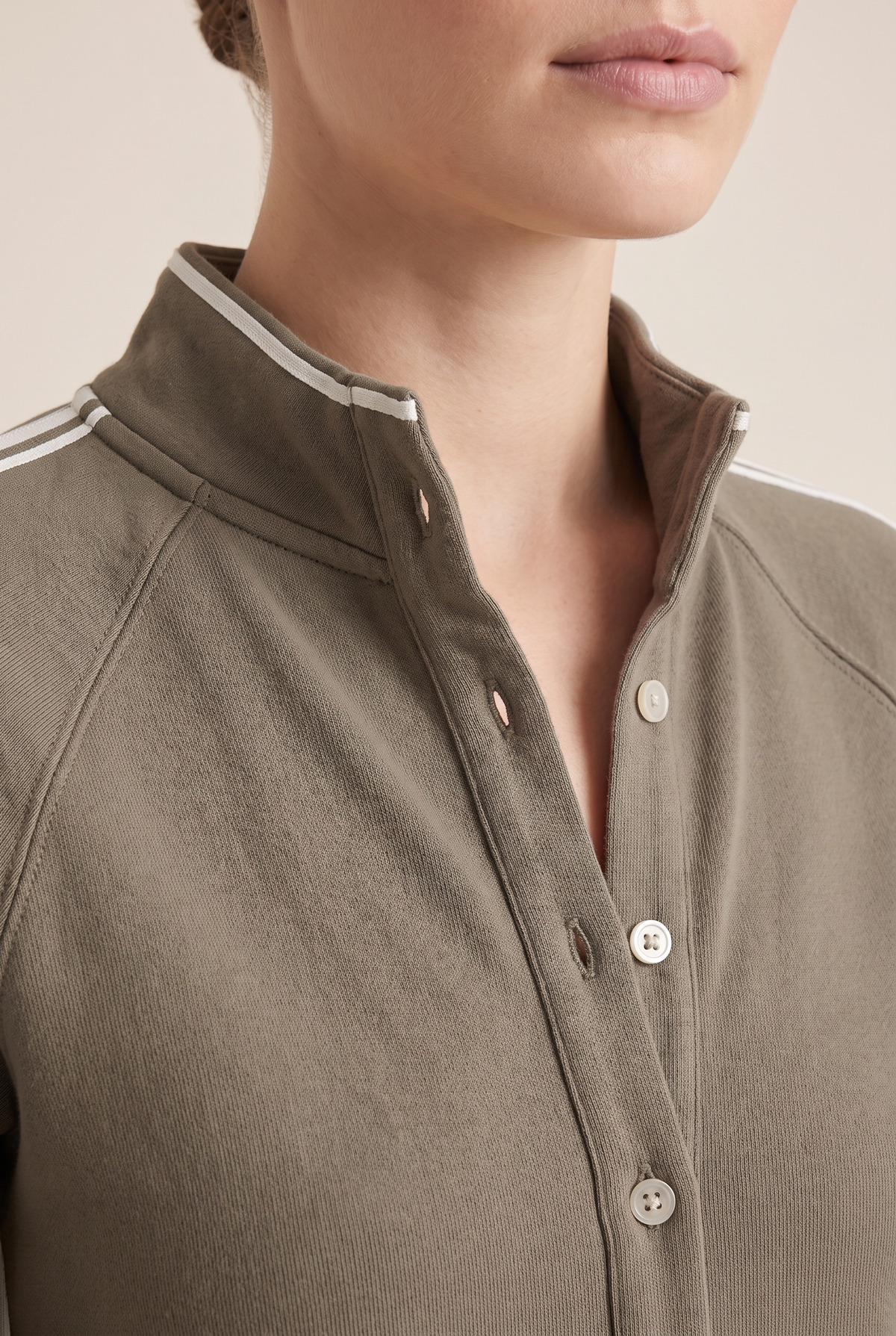 Damen Maxikleid mit Kontrastbesatz und Knopfleiste